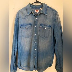 Denim Shirt - Levi’s Medium - perfect condition